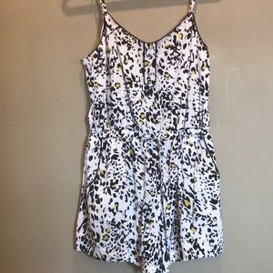 Pattern lined Romper